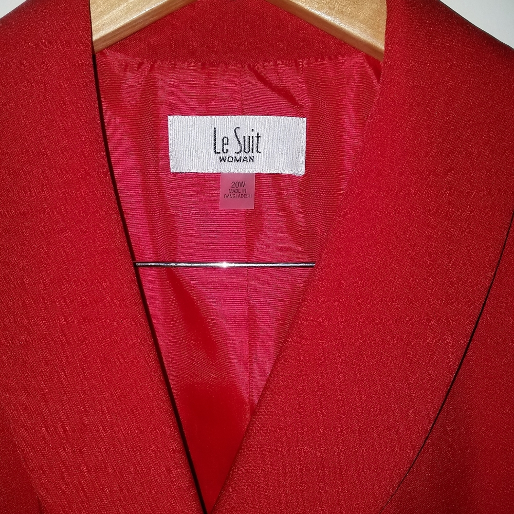 Skirt suit